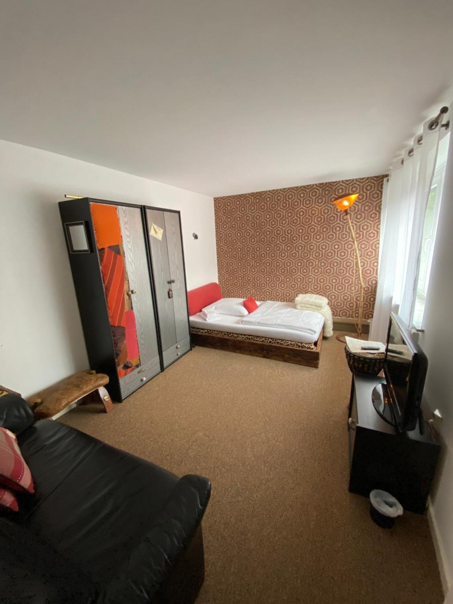 Privartzimmer 'Ausfahrt Freihalten' Husum  Exterior photo